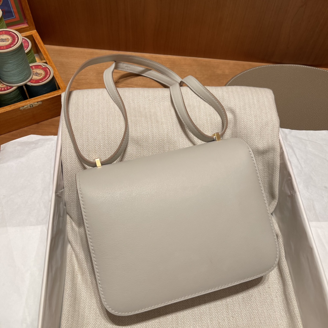 에르메스 콘스탄스18 크레 금장 스위프트